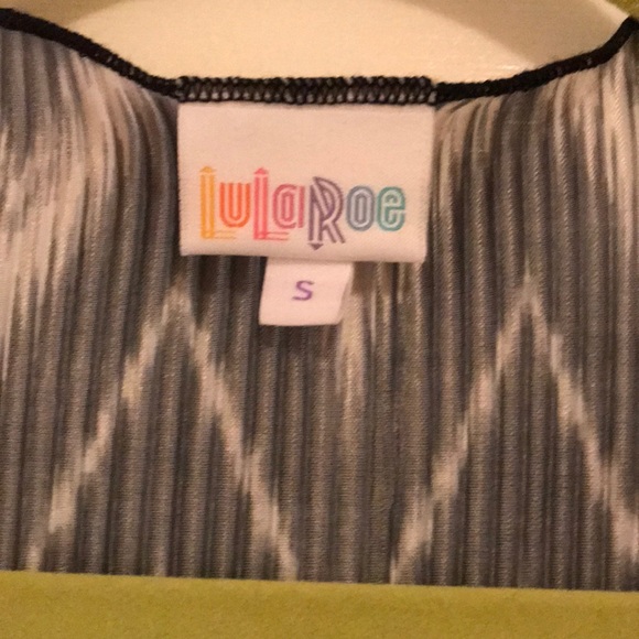 Black and White Accordion LulaRoe Shirley Size S - Picture 3 of 4